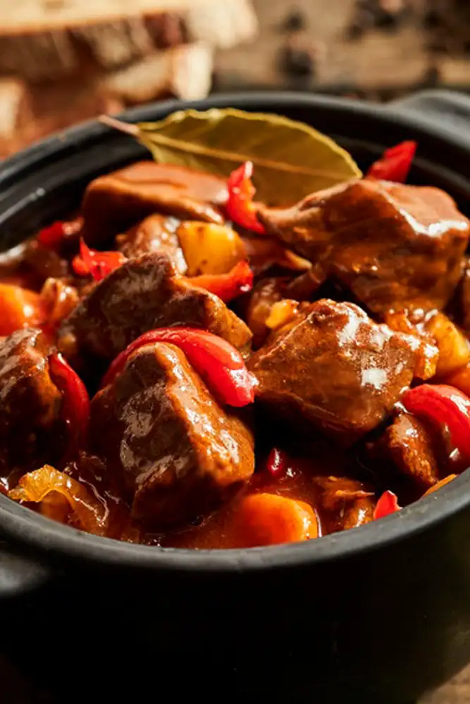 Ungarisches Paprika-Gulasch Rezept: Eine Tradition zum Genießen