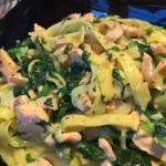 Bandnudeln mit Lachs und Spinat Rezept