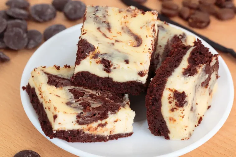 Käsekuchen Brownies Rezept: saftig und schokoladig