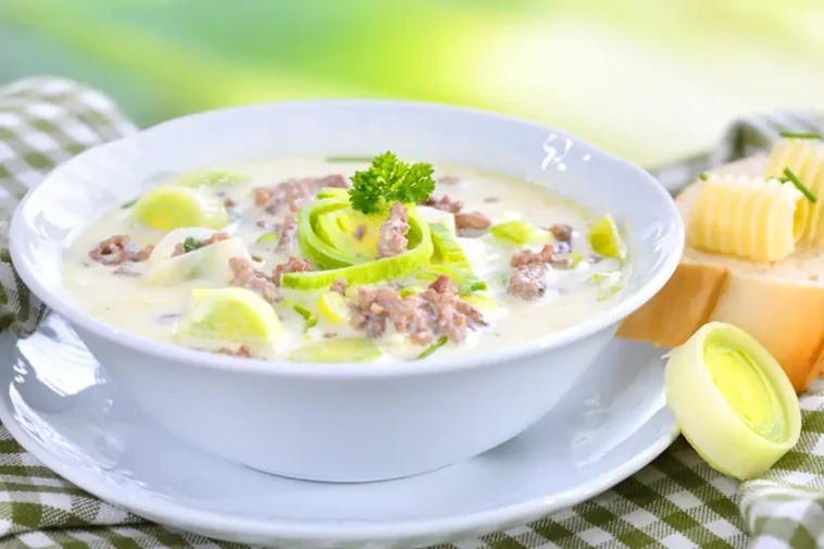 Einfach und Lecker: Käse-Lauch-Suppe mit Hackfleisch Rezept