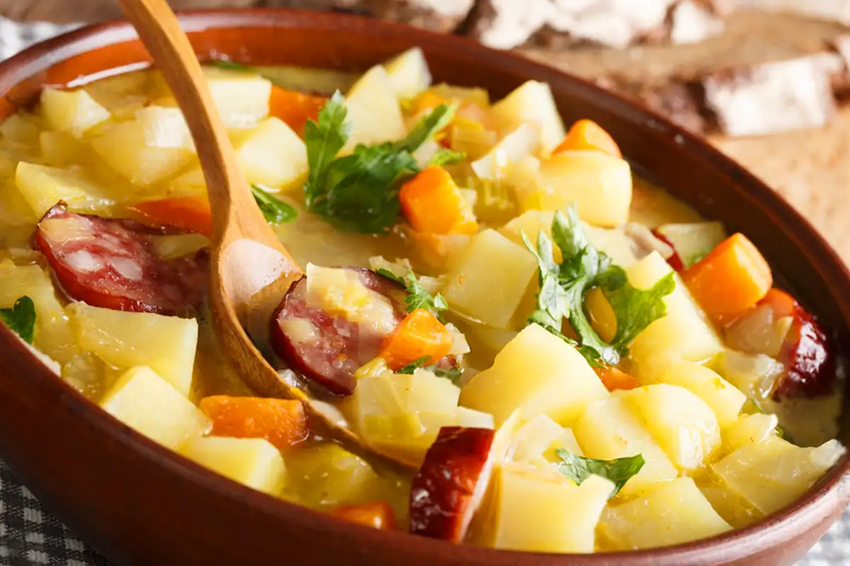 Einfache Kartoffelsuppe Rezept mit Würstchen