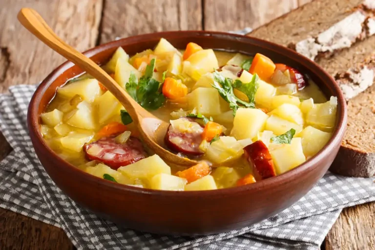 Einfache Kartoffelsuppe Rezept mit Würstchen