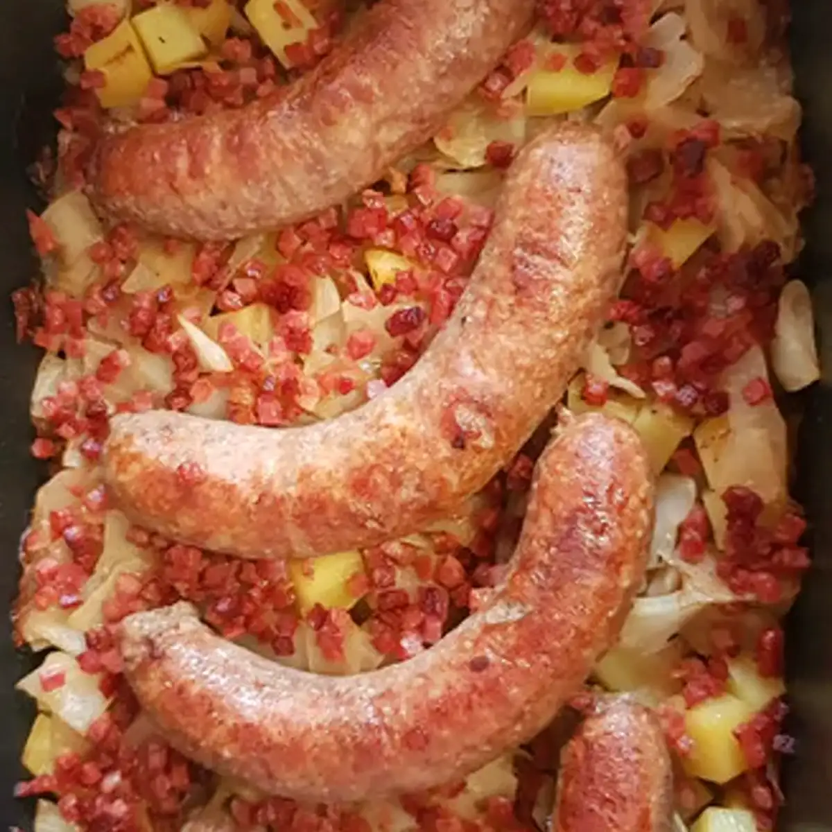 Klassisches Schmorkohl mit Bratwurst Rezept: Ein Familienfavorit