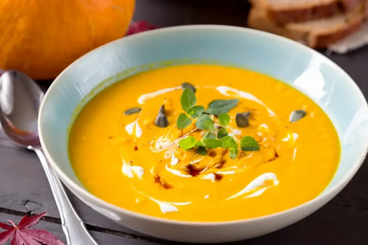 Köstliches Kürbissuppe mit Ingwer und Kokosmilch Rezept