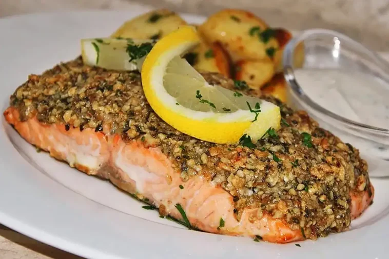 Lachs mit Parmesan-Kräuter-Walnuss-Kruste Rezept - Schnelle und ...