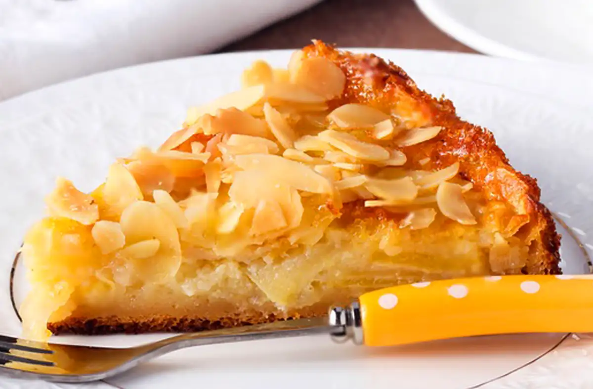 Schneller Apfelkuchen mit Mandeldecke Rezept