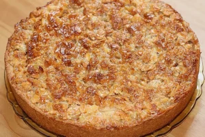 Schneller Apfelkuchen mit Mandeldecke Rezept