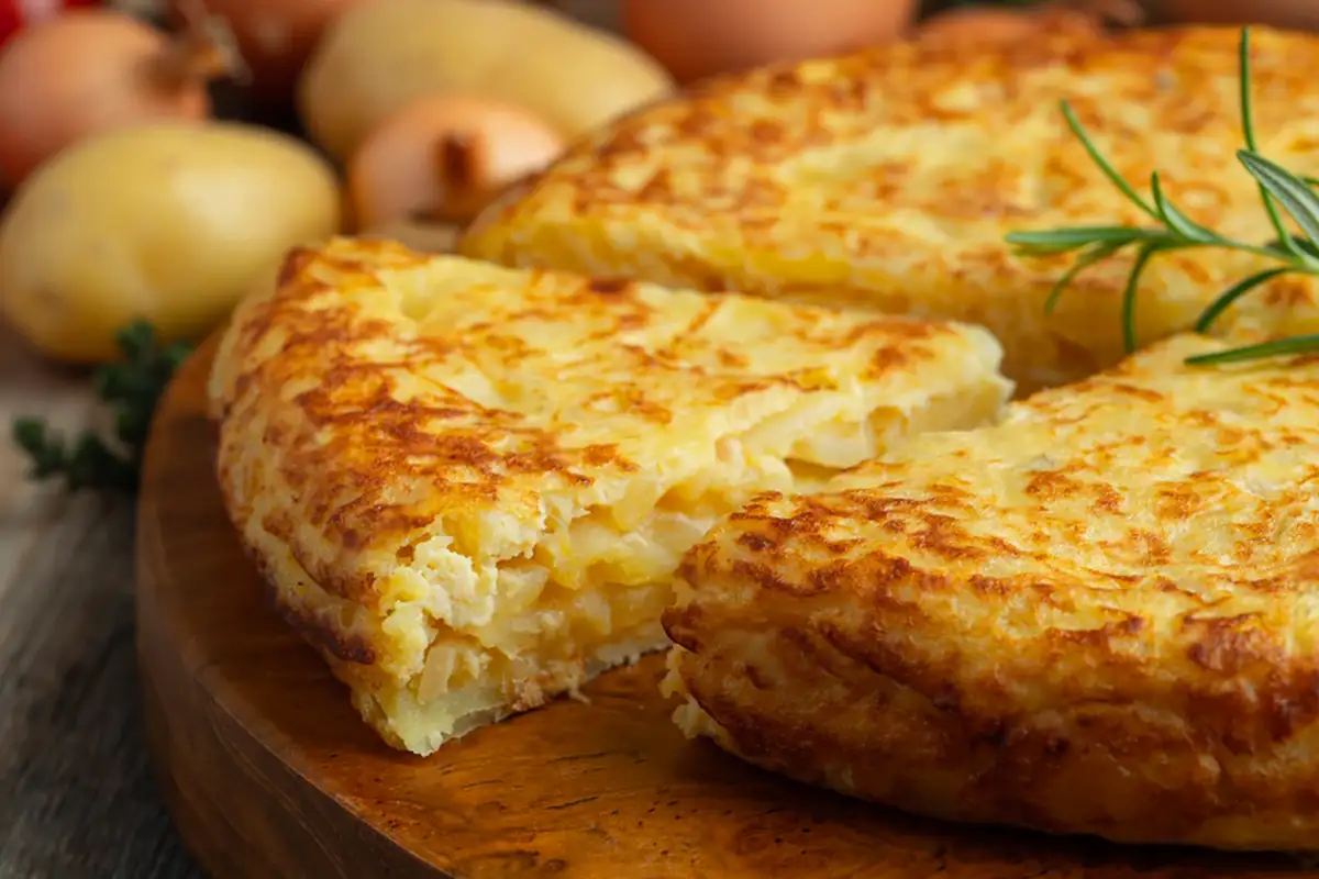 Traditionelle Spanische Tortilla Rezept mit Kartoffeln und Zwiebeln