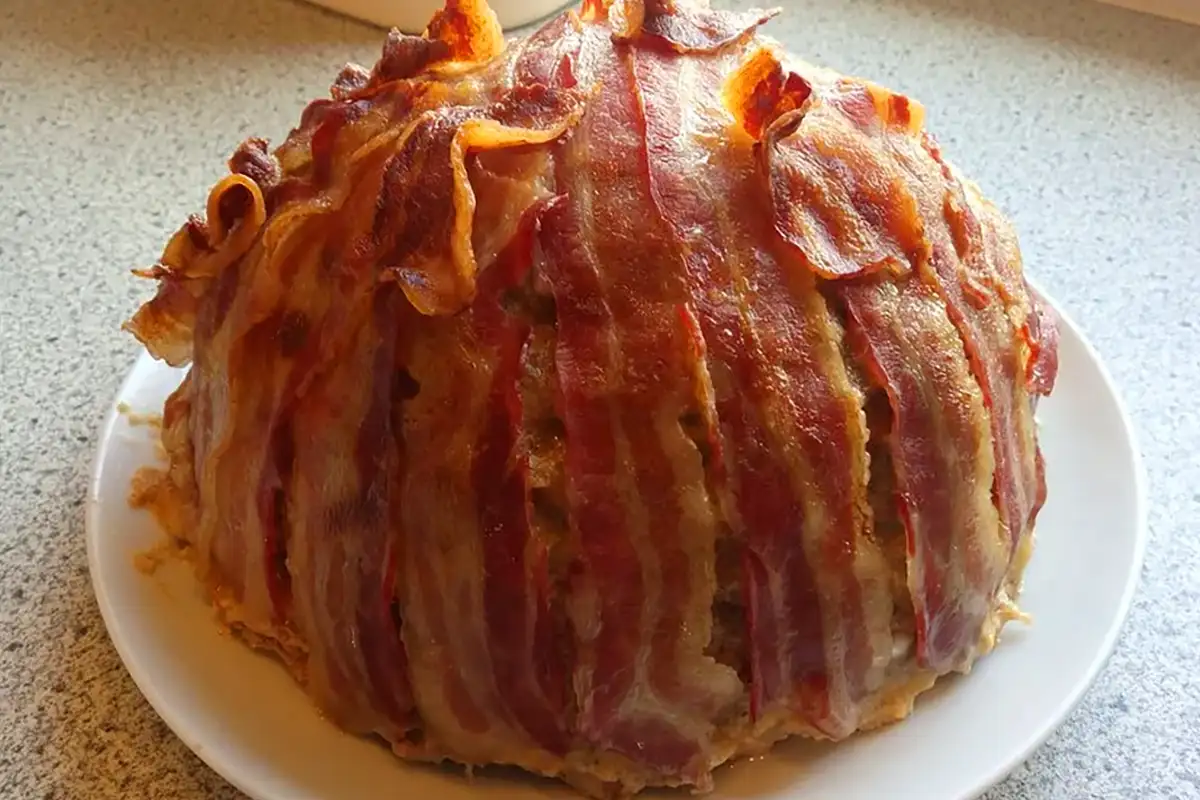 Blumenkohlbombe mit Hackfleisch und Bacon Rezept