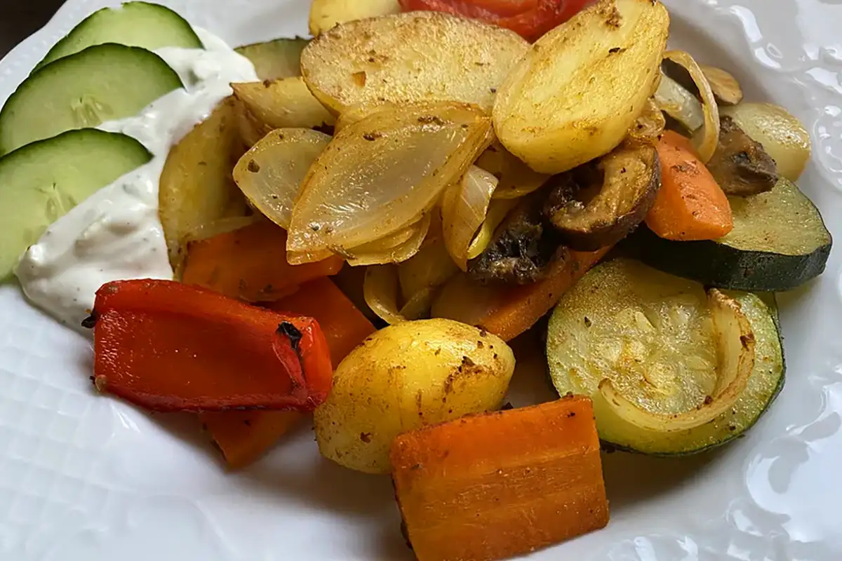 Buntes Ofengemüse mit Kartoffeln