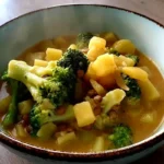 Köstliches Kartoffel-Brokkoli-Curry mit Kokosmilch Rezept