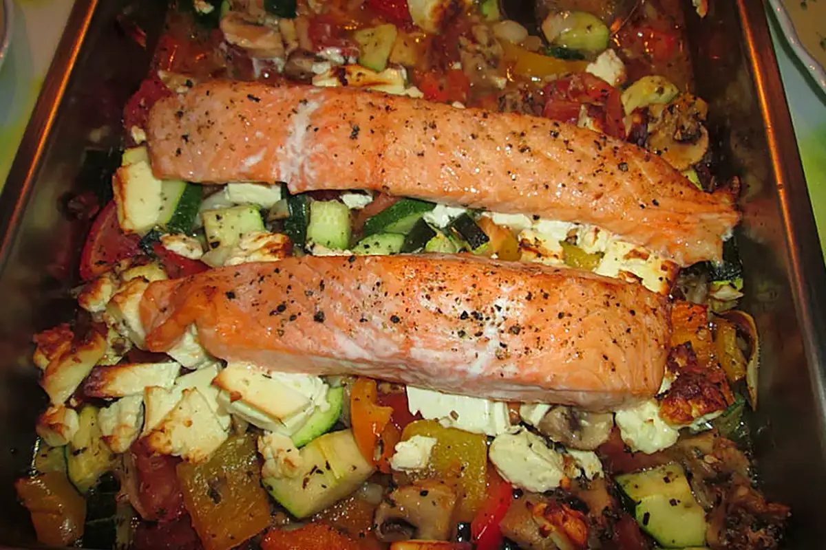 Low-Carb-Lachs mit Ofengemüse Rezept