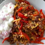 Orientalische Hackfleischpfanne mit Joghurtdip Rezept