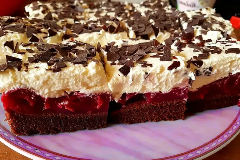 Schneller Schwarzwälder Kirschkuchen vom Blech Rezept