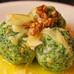 Spinatknödel Rezept: Eine Gaumenfreude aus den Südtiroler Alpen