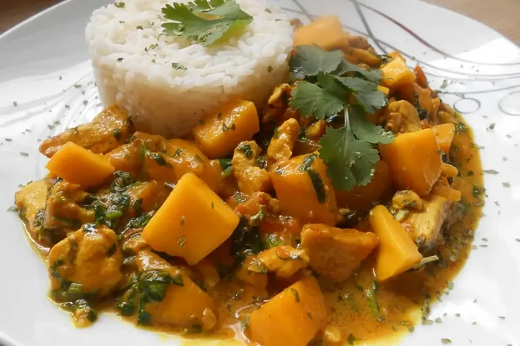 Brasilianisches Hühnchen mit Kokosmilch und Mango