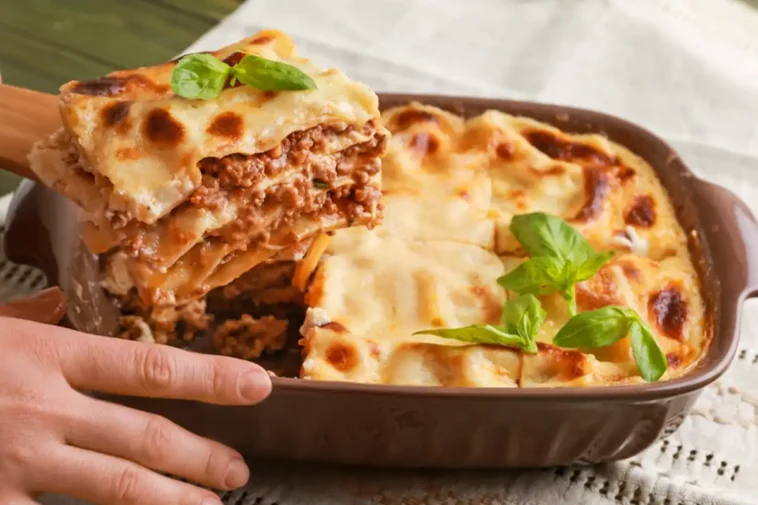 Béchamel-Hackfleisch-Lasagne Rezept - Schnelle und Einfache Rezepte