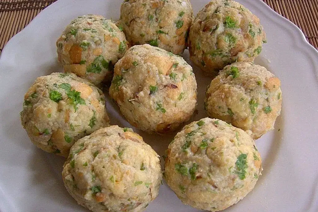 Einfache Semmelknödel Rezept
