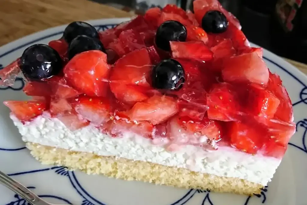 Erdbeerkuchen mit Quark und Sahne Rezept