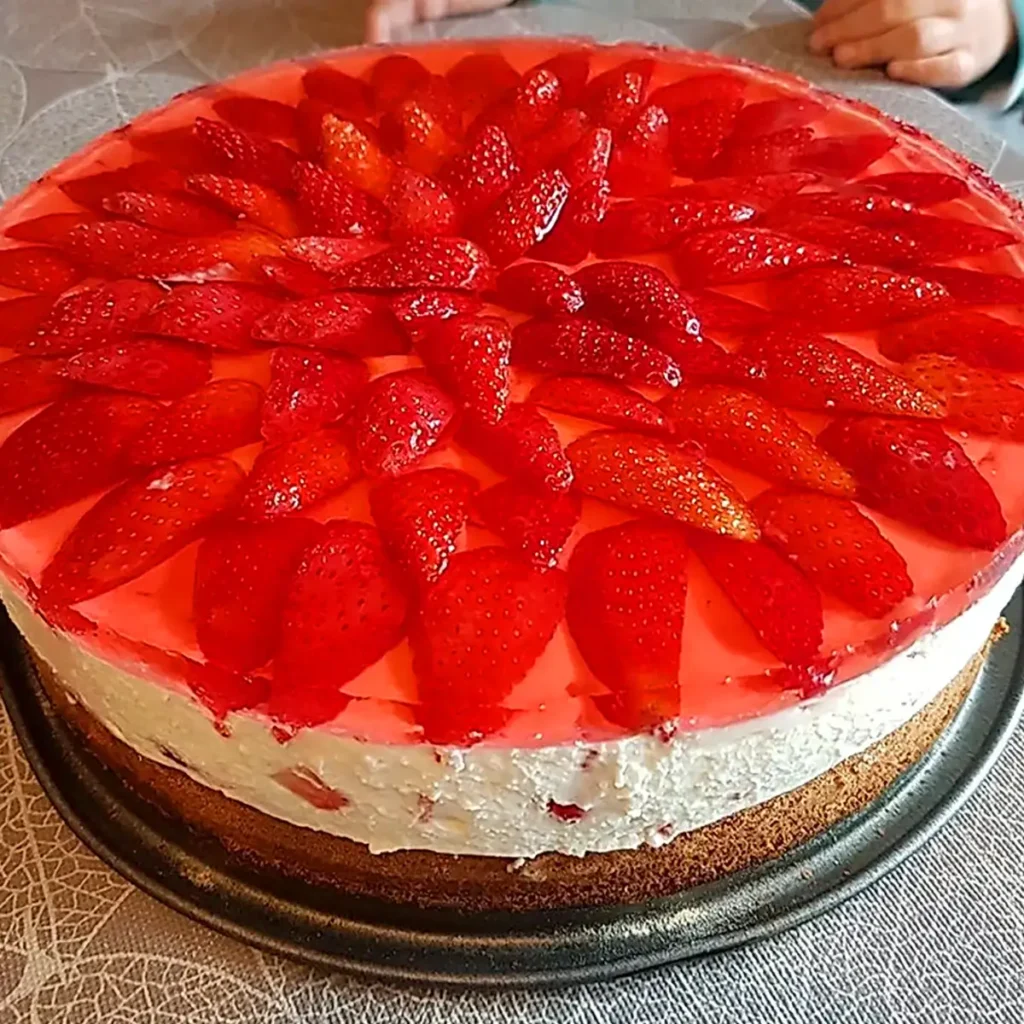 Erdbeerkuchen mit Quark und Sahne Rezept