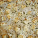 Flammkuchen mit Ziegenkäse, Rosmarin und Honig