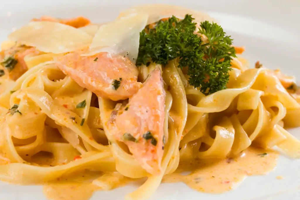 Tagliatelle al Salmone Rezept