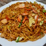 Chinesisch Gebratene Nudeln mit Hühnerfleisch