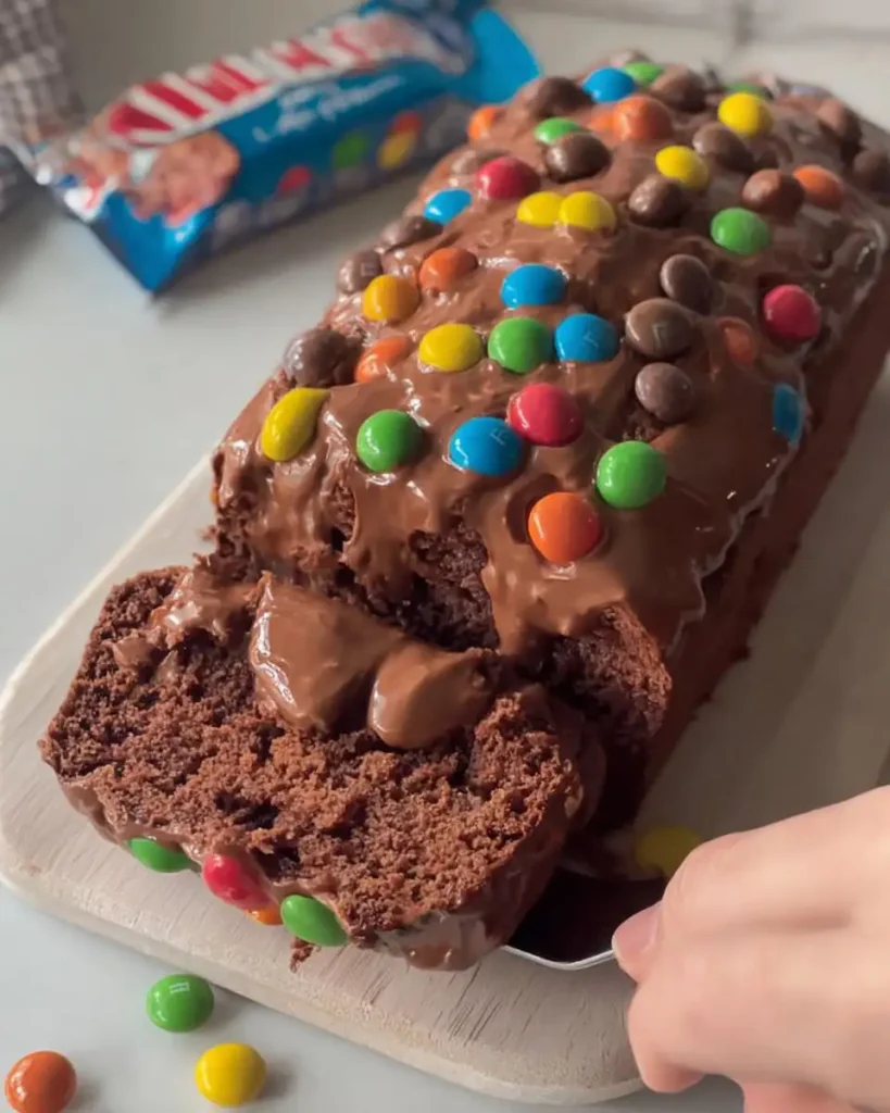 M&M’s Schokoladenkuchen: Saftiges Rührkuchen-Rezept für Kindergeburtstage