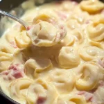 Tortellini mit Sahne in 15 Minuten: Das schnellste Feierabend-Rezept mit Schinken